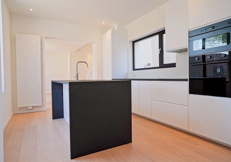 Volledig gerenoveerde woning in hartje Bornem ‒ instapkla...