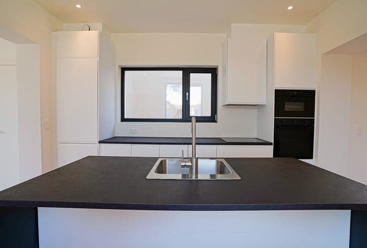 Volledig gerenoveerde woning in hartje Bornem ‒ instapkla...