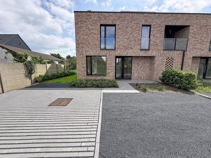 Spacious newly built semi-detached VILLA