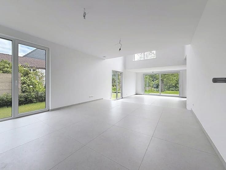 Spacious newly built semi-detached VILLA