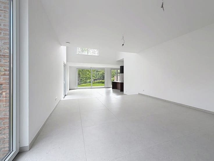 Spacious newly built semi-detached VILLA
