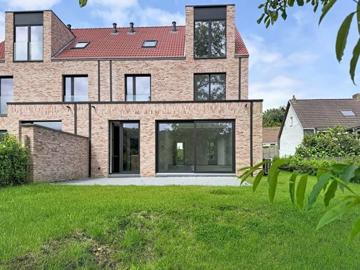 Spacious newly built semi-detached VILLA