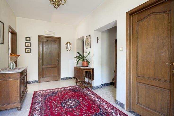 Character villa with 5 bedrooms near Genk