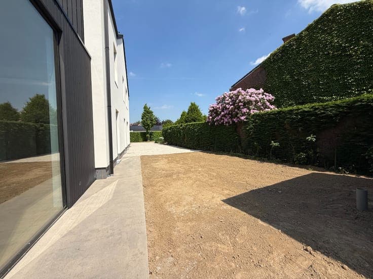 Prachtige vernieuwbouw met zonnige tuin op TOPLIGGING!