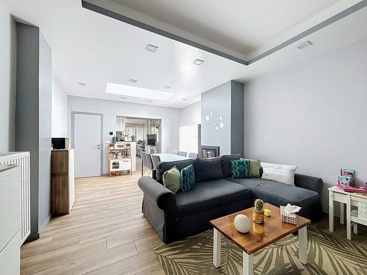 maison avec garage et jardin