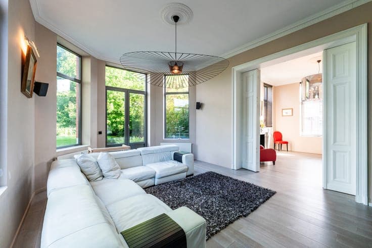 REBECQ – Charming VILLA with PROFESSIONAL SPACE (4BED/2BATH)