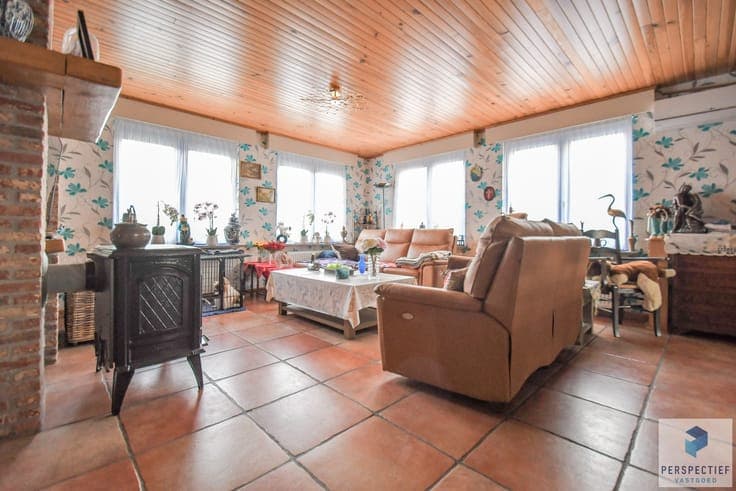 UITSTEKEND GELEGEN GELIJKVLOERSE WONING