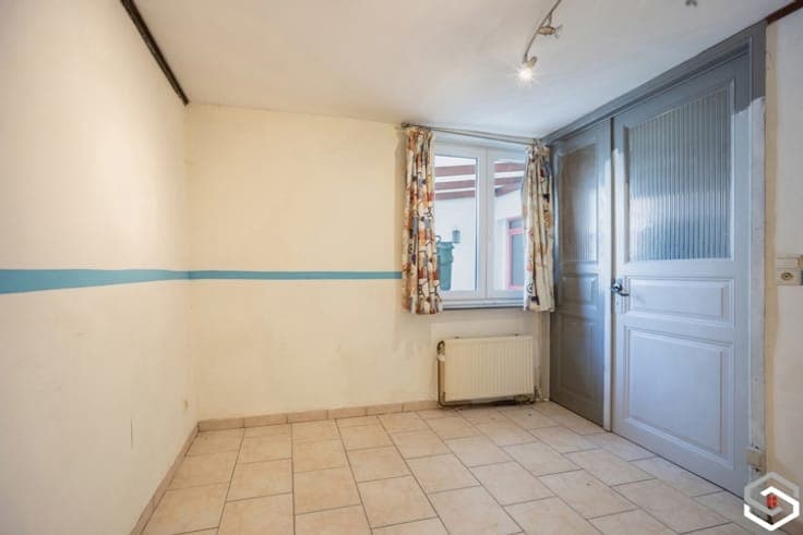 COMMERCE+ 3 STUDIOS +2 APPARTEMENTS - TERRASSE - NEW CHASSIS