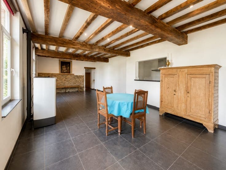 A small farmhouse + 116m² warehouse on a 60-are plot in the