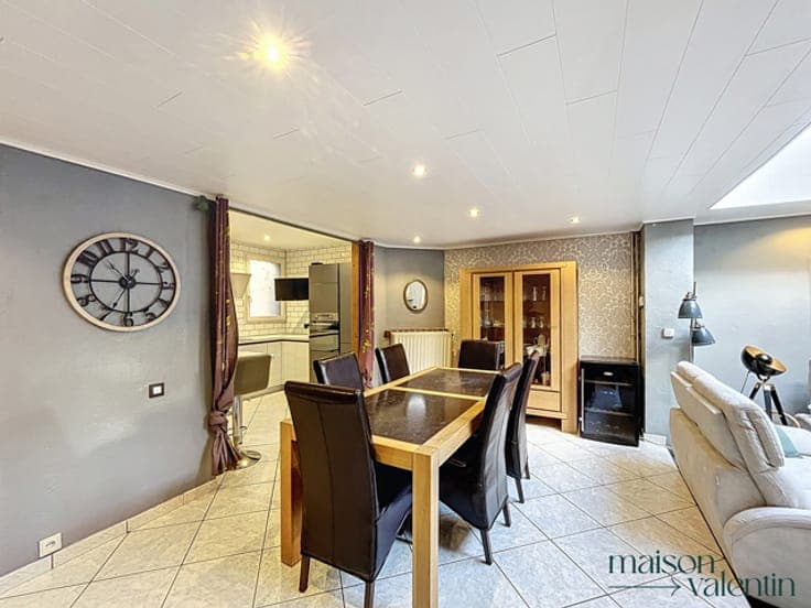 Move-in ready family home with garage