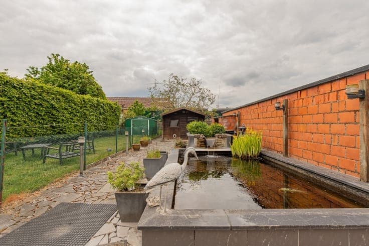 Charming family home with surprisingly spacious interiors...