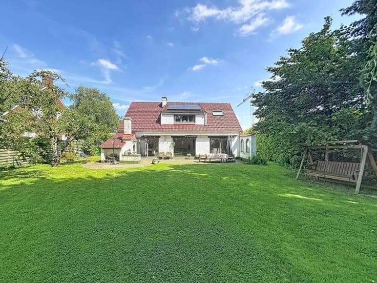 Pleasant VILLA in perfect move-in condition in PRIME LOCATIO