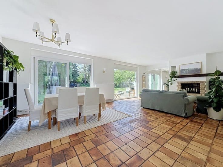 Pleasant VILLA in perfect move-in condition in PRIME LOCATIO