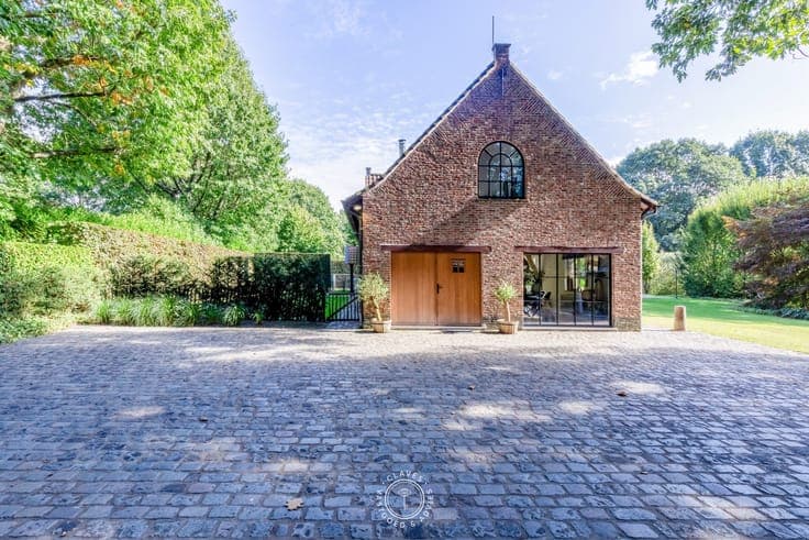 Villa met karakter, zwembad en een zee aan groen in Waasm...