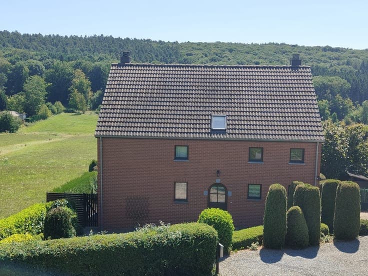 House in Lustin