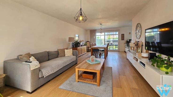 Nice and well maintained house in a quiet neighborhood.