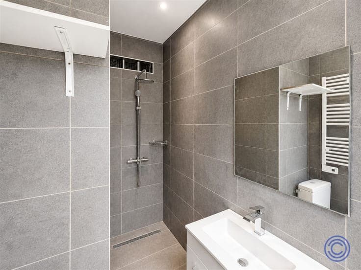 Licensed apartment building (4 units) with a garage!
