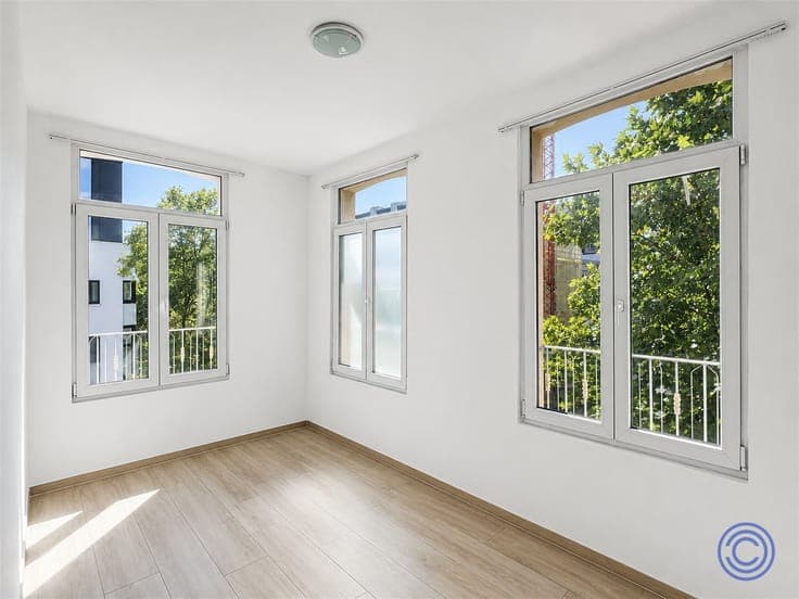 Licensed apartment building (4 units) with a garage!