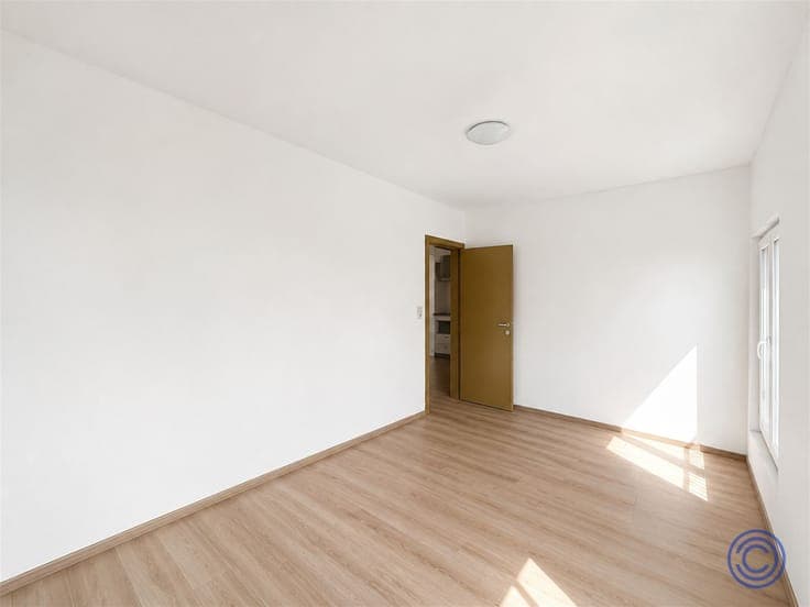 Licensed apartment building (4 units) with a garage!