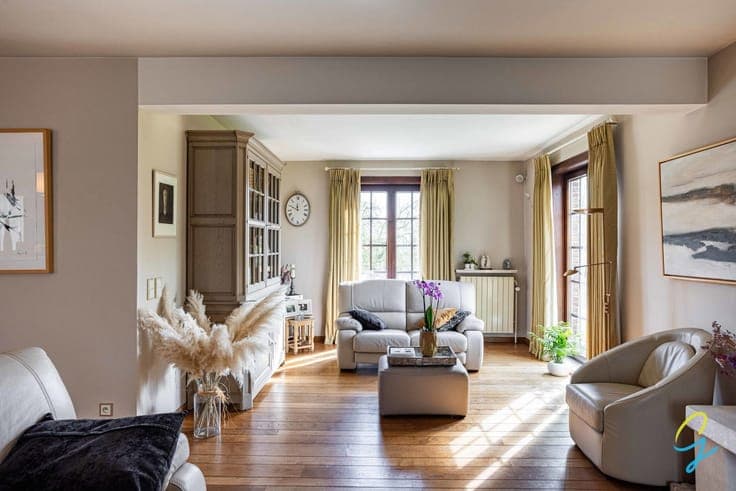 A charming villa with luxurious finishes and stunning views