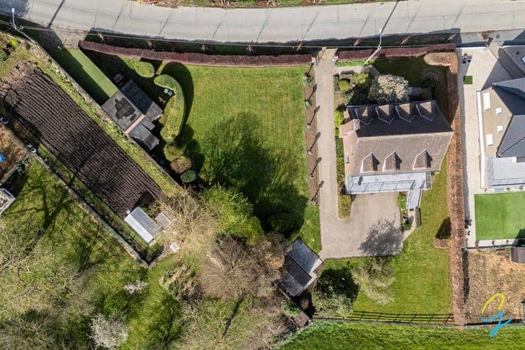 A charming villa with luxurious finishes and stunning views