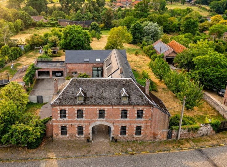 Farmhouse with courtyard