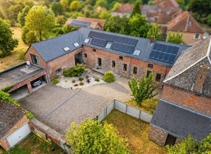 Farmhouse with courtyard