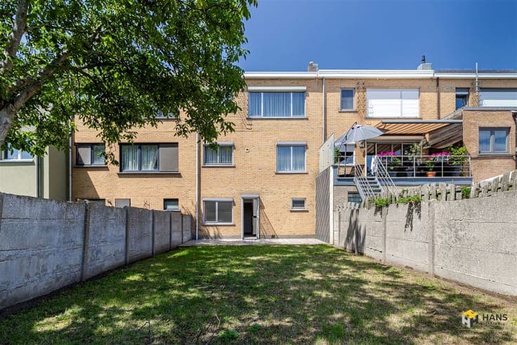 Te renoveren bel-etage (176 m²) met 3 slaapkamers en tuin (1