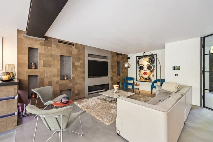 Exclusive design house with pool, wellness and high-end tech