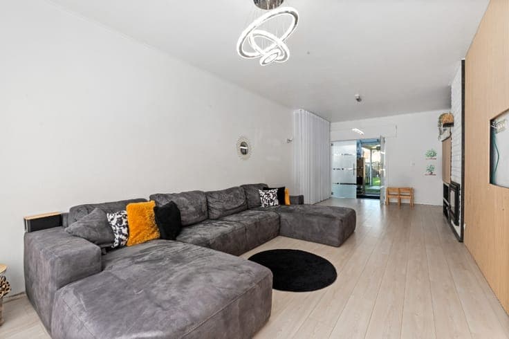 Family home with 3 bedrooms, garage & large garden in Aalst