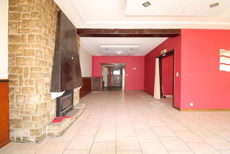 Very nice house - former restaurant