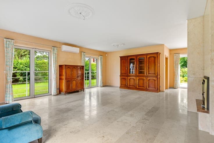 Spacious villa on a beautiful lot