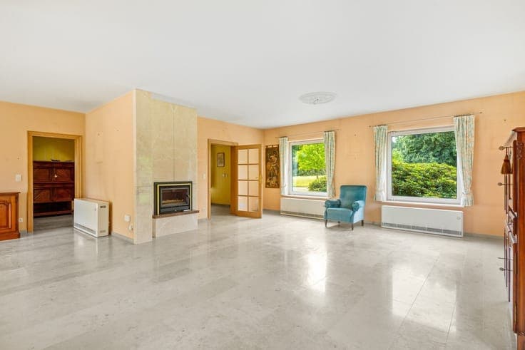 Spacious villa on a beautiful lot