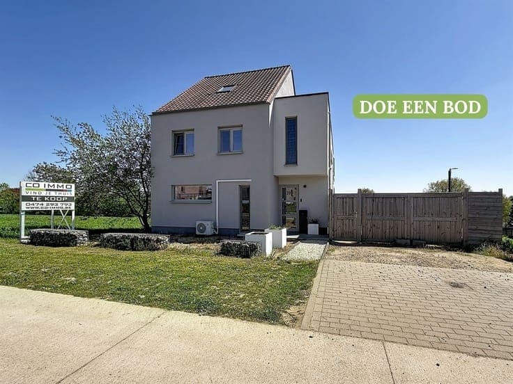 Gerenoveerde woning, 3 slpks, 2 bdks, opp 15a 80ca