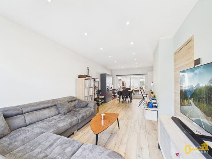 Renovated 3-bedroom house with GARDEN, TERRACE & GARAGE