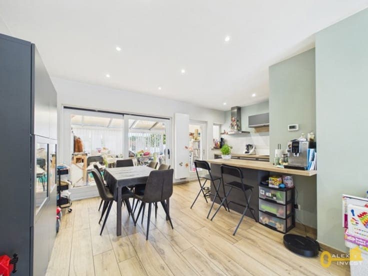 Renovated 3-bedroom house with GARDEN, TERRACE & GARAGE