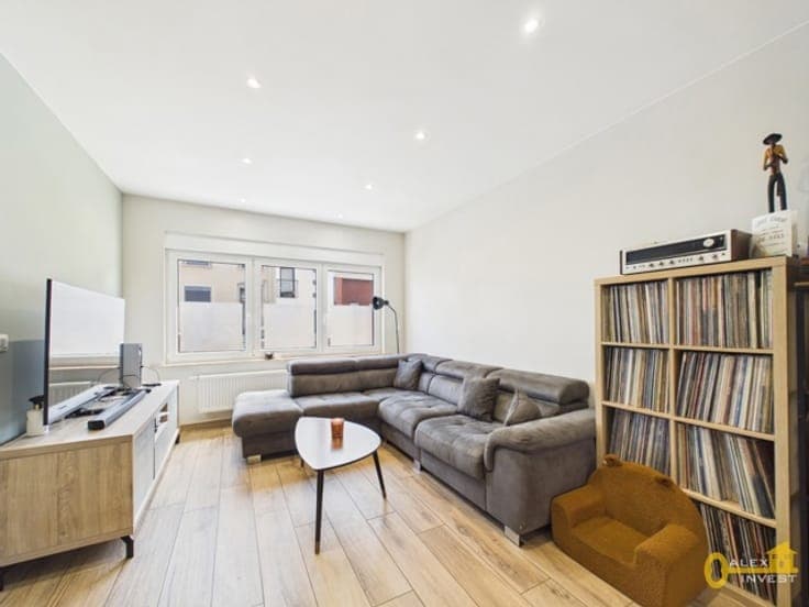 Renovated 3-bedroom house with GARDEN, TERRACE & GARAGE