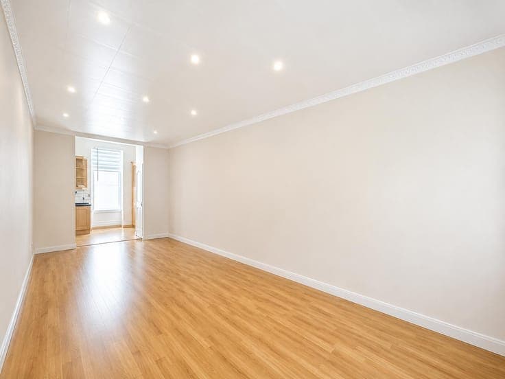QUARTIER EUROPÉEN, BELLE MAISON 5CH ± 216M² + COUR