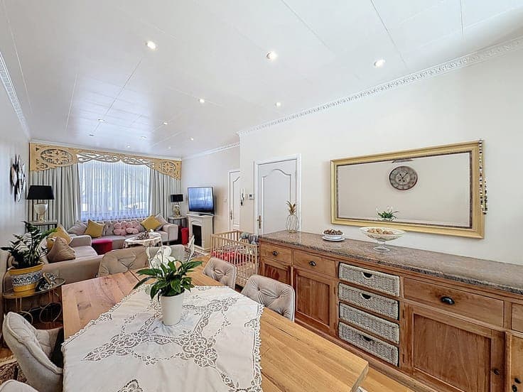 QUARTIER EUROPÉEN, BELLE MAISON 5CH ± 216M² + COUR