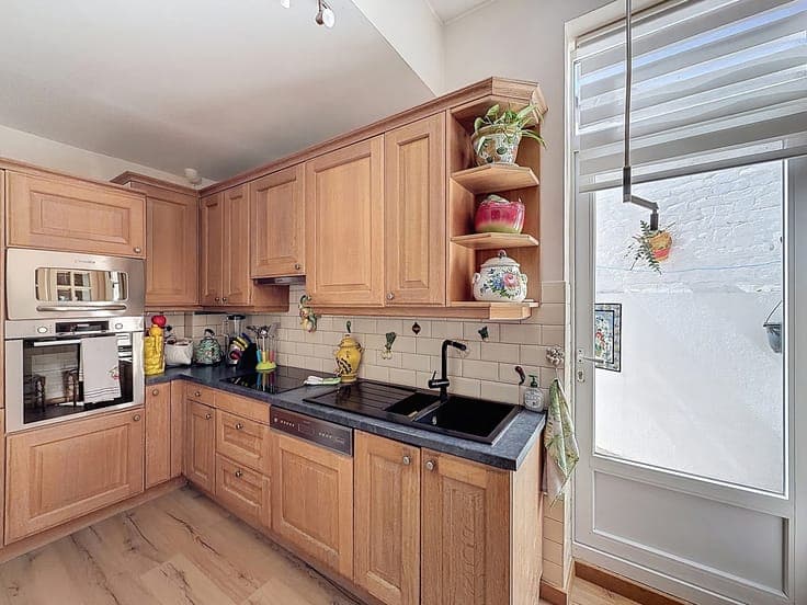 QUARTIER EUROPÉEN, BELLE MAISON 5CH ± 216M² + COUR