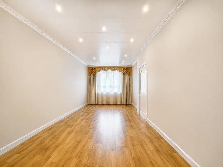 QUARTIER EUROPÉEN, BELLE MAISON 5CH ± 216M² + COUR