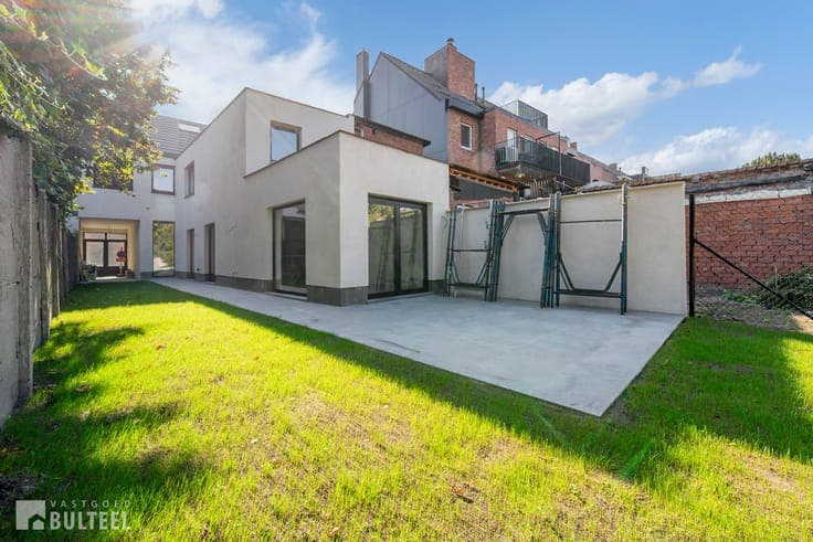 Compleet gerenoveerde woning (label A) met 5 slaapkamers!