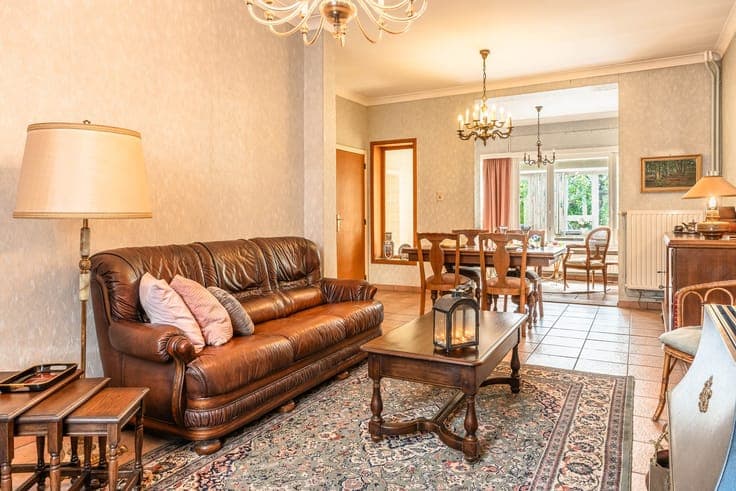 Charmant halfopen huis met 3 slaapkamers, garage en ruime...