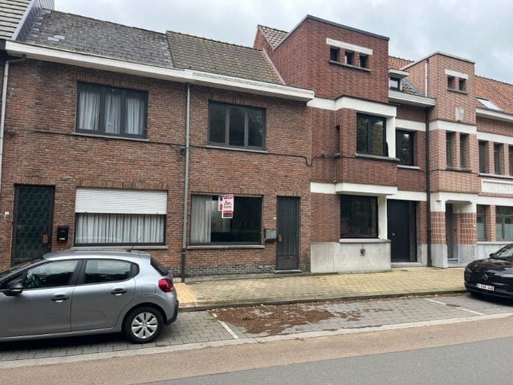 Te renoveren rijwoning op aangename locatie voor de snell...