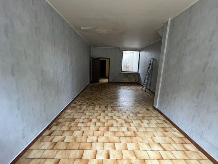 Te renoveren rijwoning op aangename locatie voor de snell...