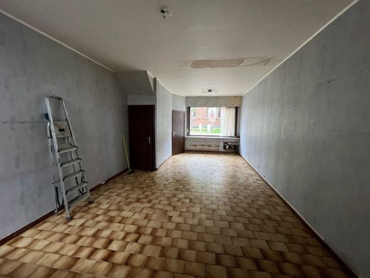 Te renoveren rijwoning op aangename locatie voor de snell...