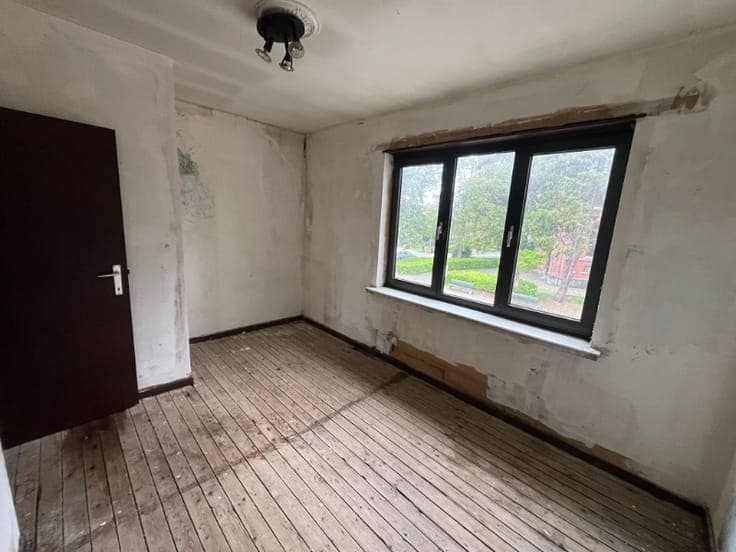 Te renoveren rijwoning op aangename locatie voor de snell...