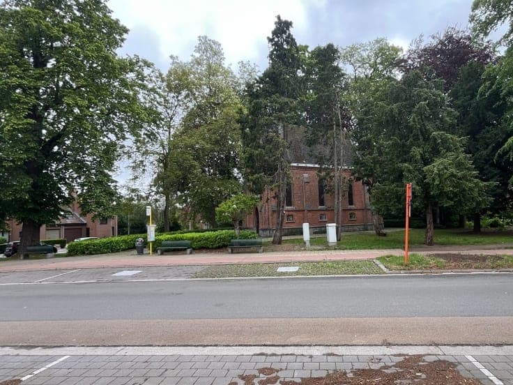 Te renoveren rijwoning op aangename locatie voor de snell...