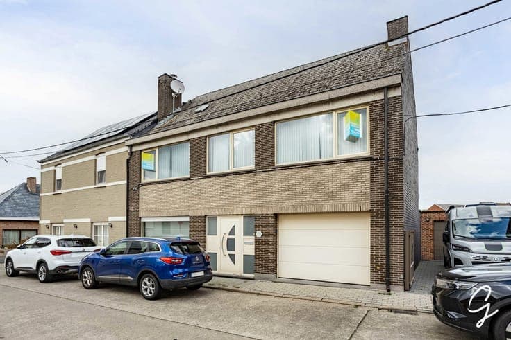 Move-in ready family home with 4 bedrooms, garden and spacio