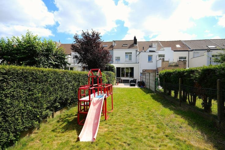 Just 3 km from Docks Bruxsel - Spacious House with Garden